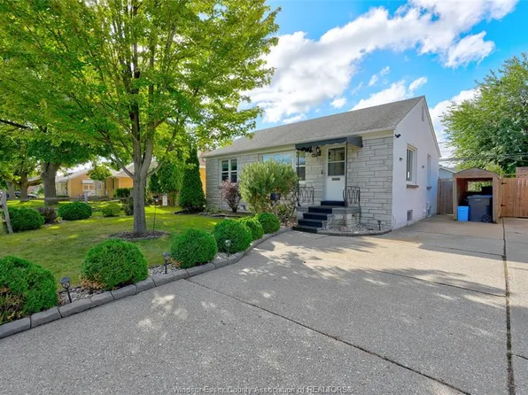 1449 Redwood Ave, Windsor, ON N9C 3P2
