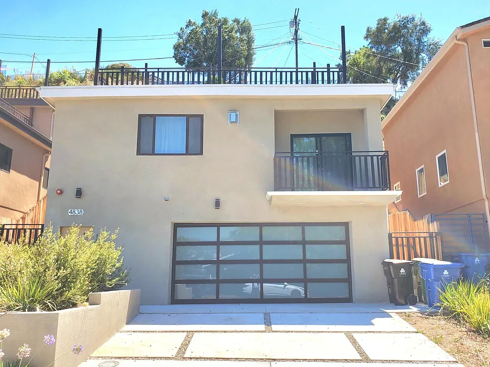 4838 Buchanan St