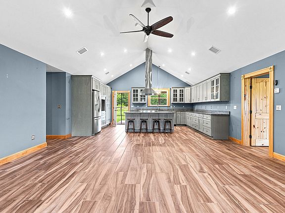 2nd image of 21 Cushing Ln