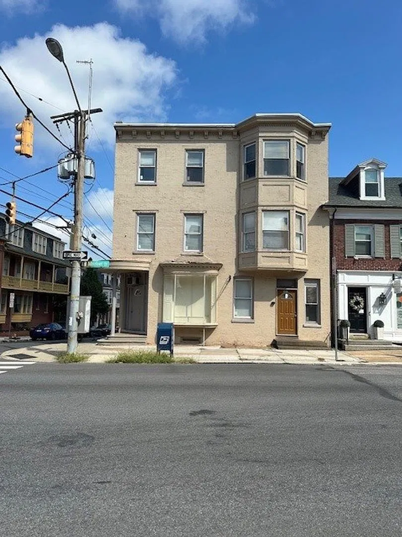 York City School District 1st Floor 1 Bedroom 1 Bathroom Apartment For Rent! — Photo 1