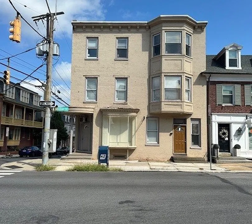 301 E Market St #1