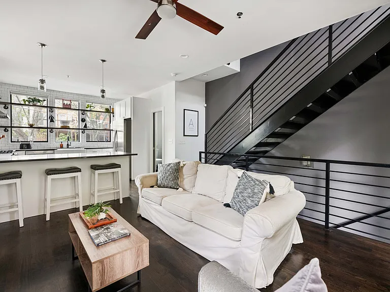 682 Barnett St NE — Photo 8