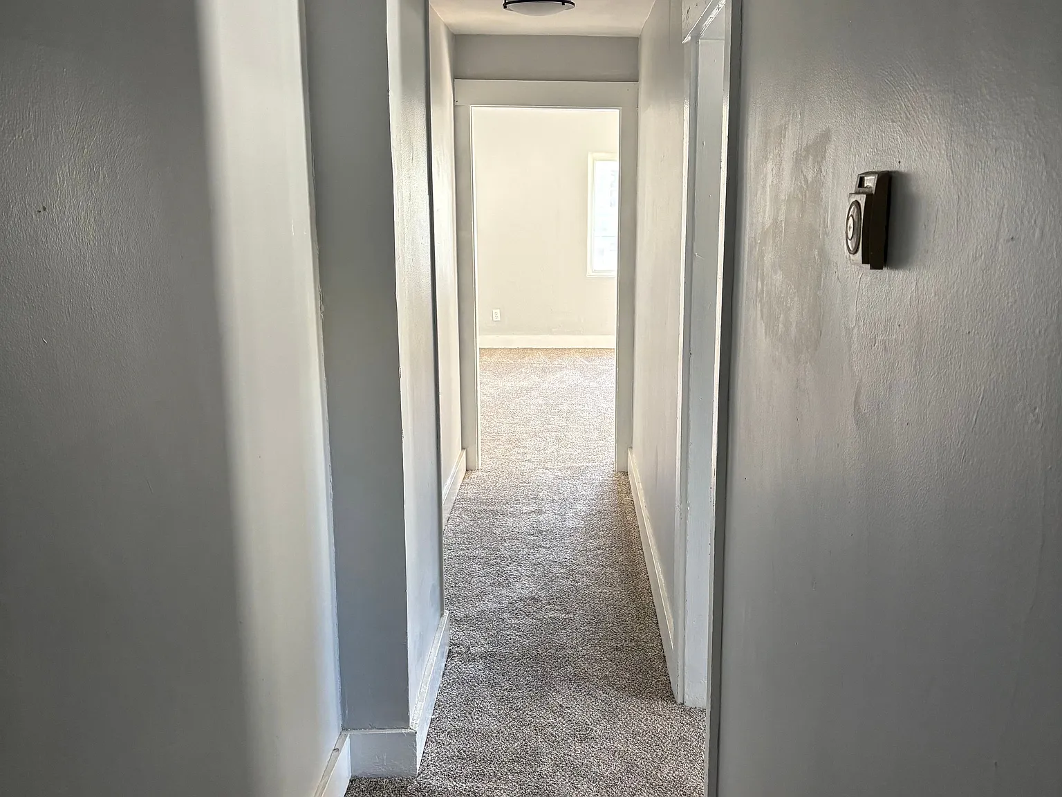 2 bed, 1.0 bath, $1,050 — Photo 2