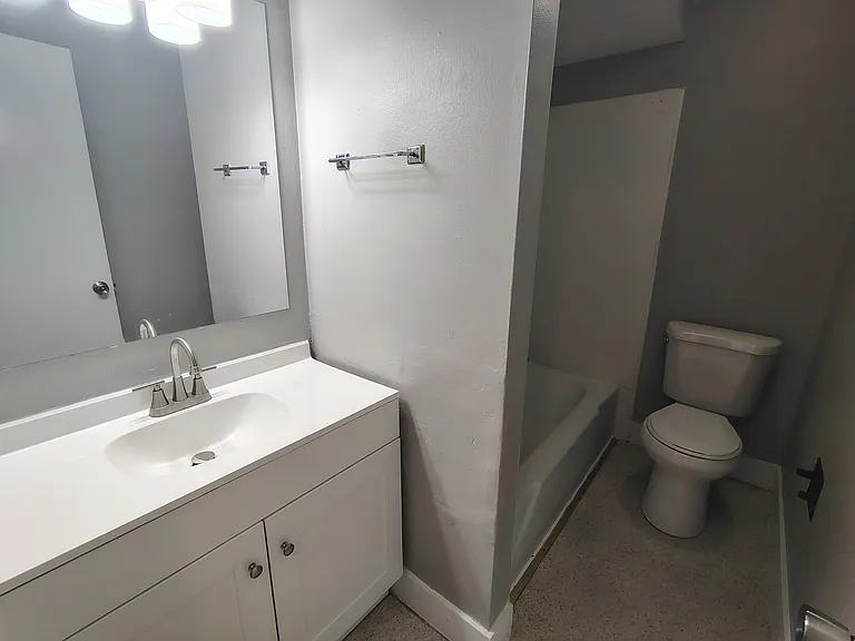 4960 Hinsdale Ave #8 — Photo 6