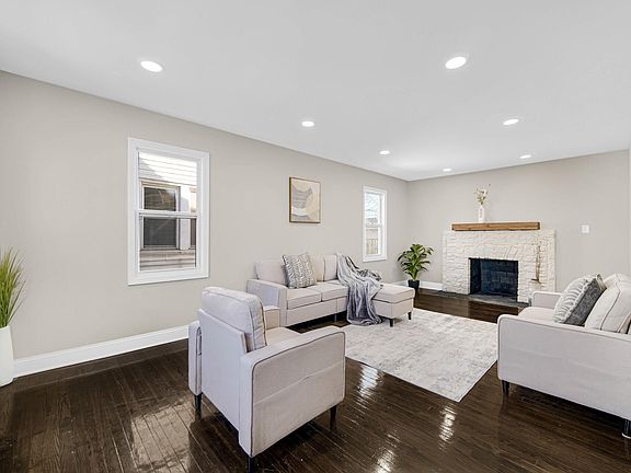 4th image of 357 Taft Pl