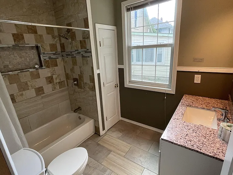 614 W 30th St #3 — Photo 3