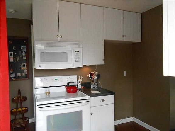 5th image of 104 S Vine St