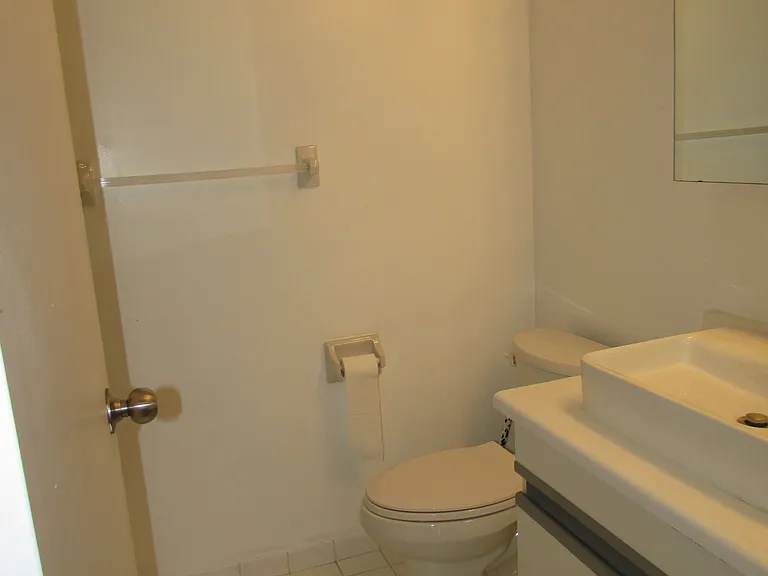 1001 Bay St #809 — Photo 9