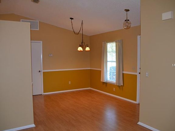 4th image of 2349 Kerridale St