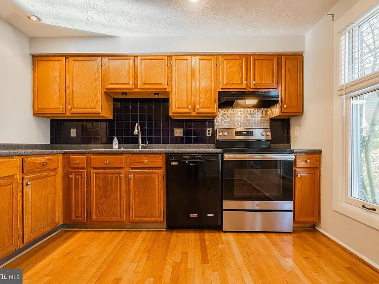 2911 Montauk Ct — Photo 8
