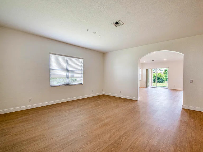 172 Manor Cir — Photo 14