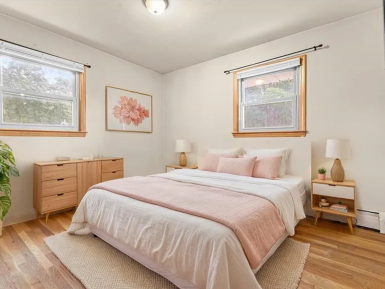 2313 King St NE — Photo 6