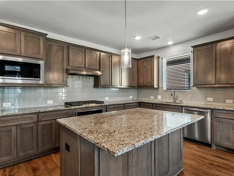 3304 Lake Palestine Rd — Photo 5