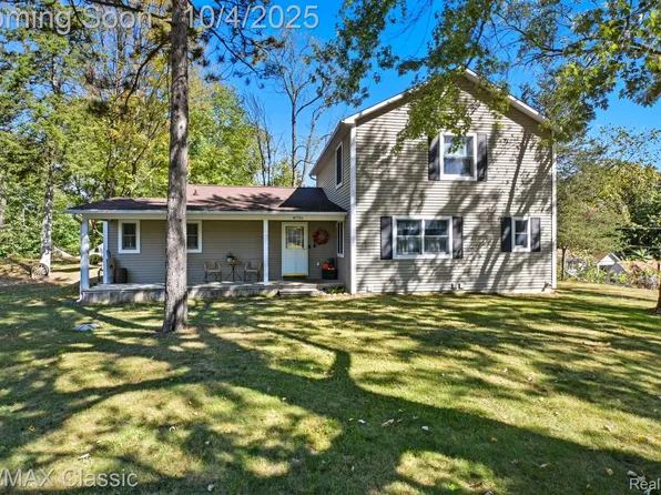 8791 Fairway Dr, Gregory, MI 48137