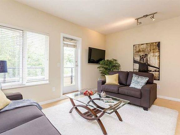 3rd image of 160 Shoreline Cir #104