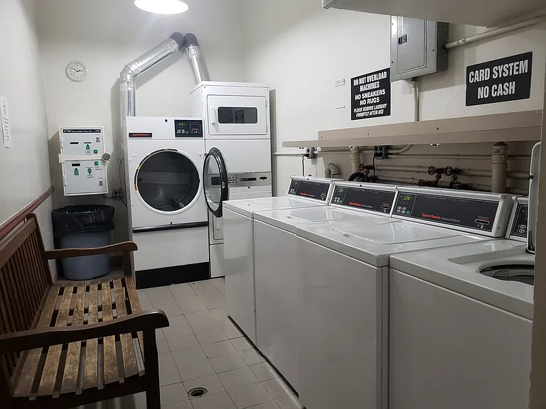 1725 Emmons Ave #D7 — Photo 3