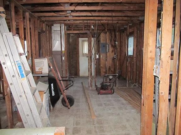 2nd image of 3270 Robertson Dr