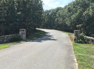 16 Rustling Oaks Rd, West Tisbury, MA 02575