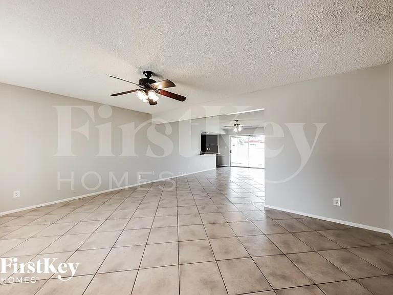 3636 W Beryl Ave — Photo 2