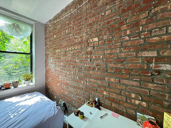 4th image of 204 Starr St #2B
