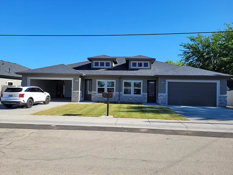 546 W Broadway Ave — Photo 22