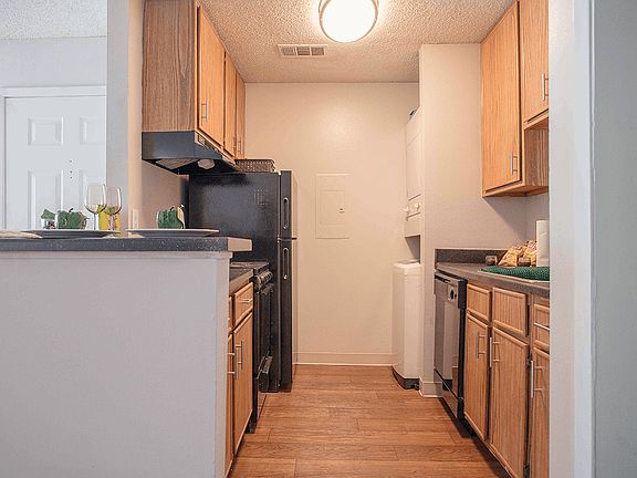 Shaker Cabinets with Steel Handle Pulls
