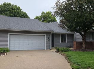 2312 Northpointe Dr, Bloomington, IL 61704