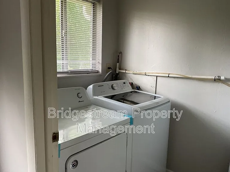 7837 N Main St #9 — Photo 14