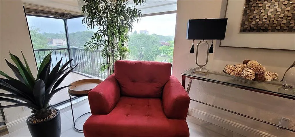 3 bed, 2.0 bath, 1370 sqft, $2,750 — Photo 4
