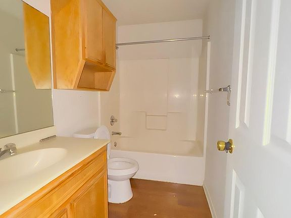 5th image of 3202 Toledo Dr #A