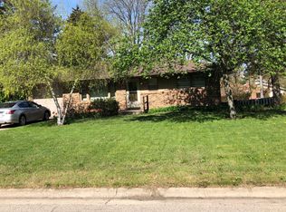 3304 Carefree Dr, Rockford, IL 61114
