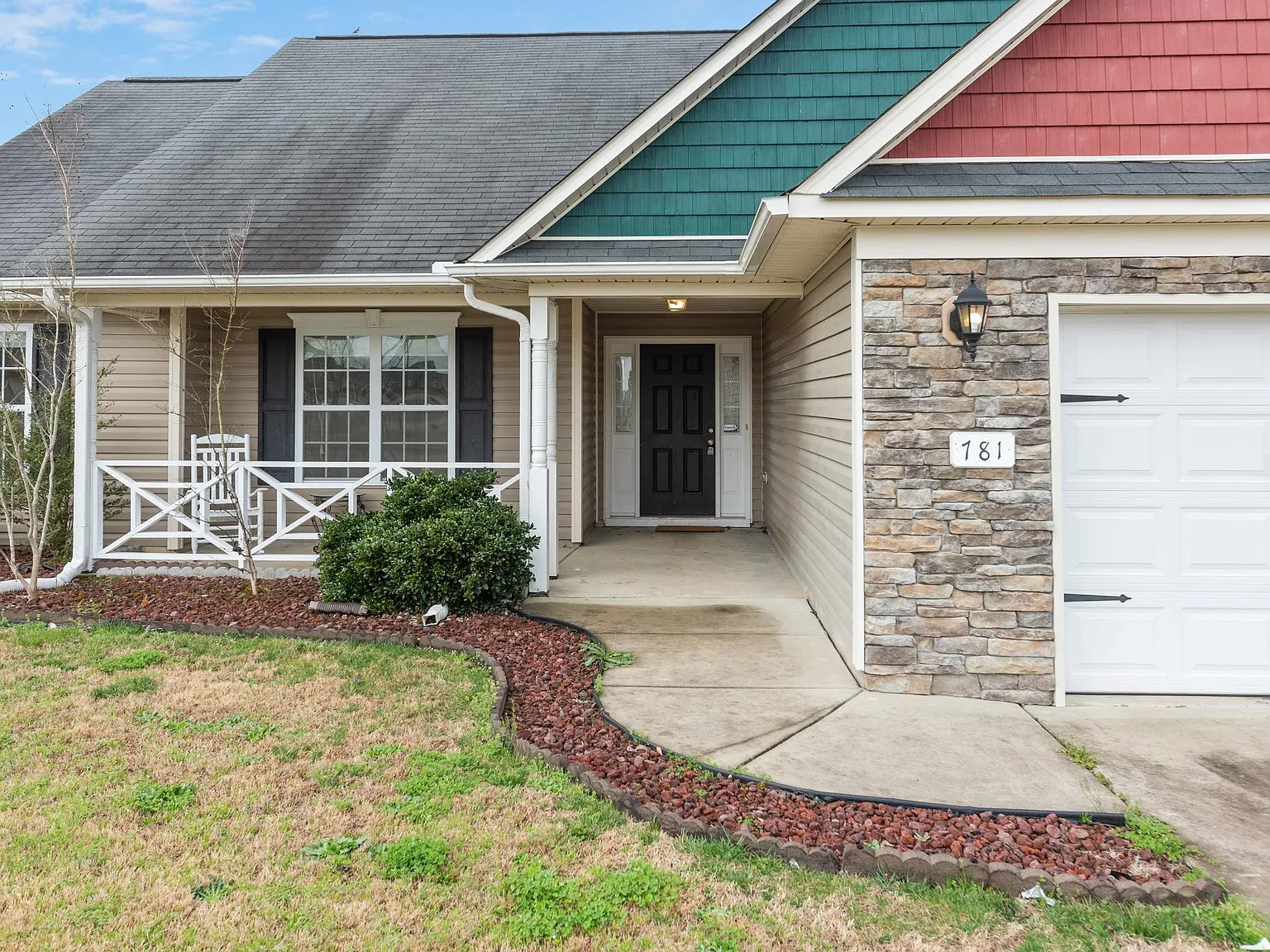 3 bed, 1700 sqft, $1,799 — Photo 2