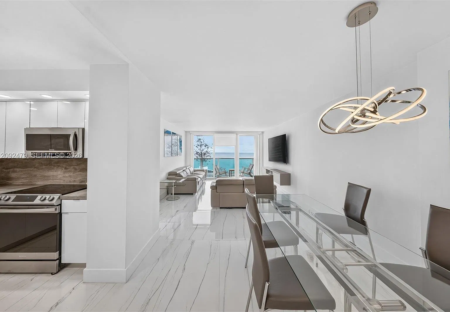 Arlen House East Condo — Photo 1