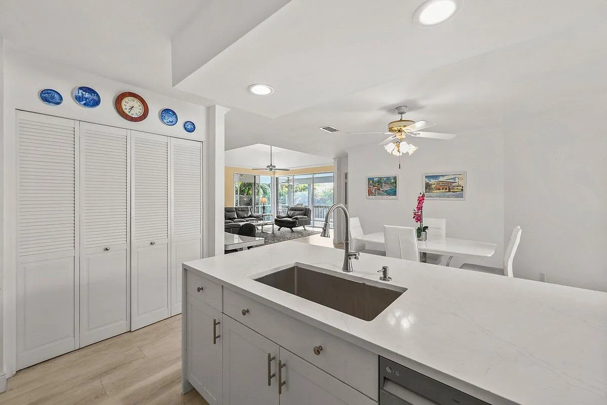 2 bed, 2.0 bath, 1500 sqft, $3,000 — Photo 2