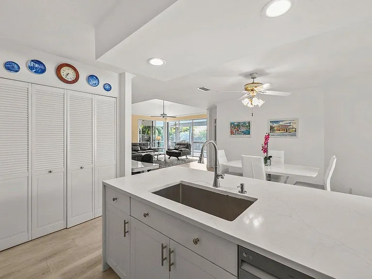 664 Forsyth St — Photo 2