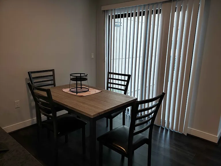 2651 S Hobart Blvd — Photo 15