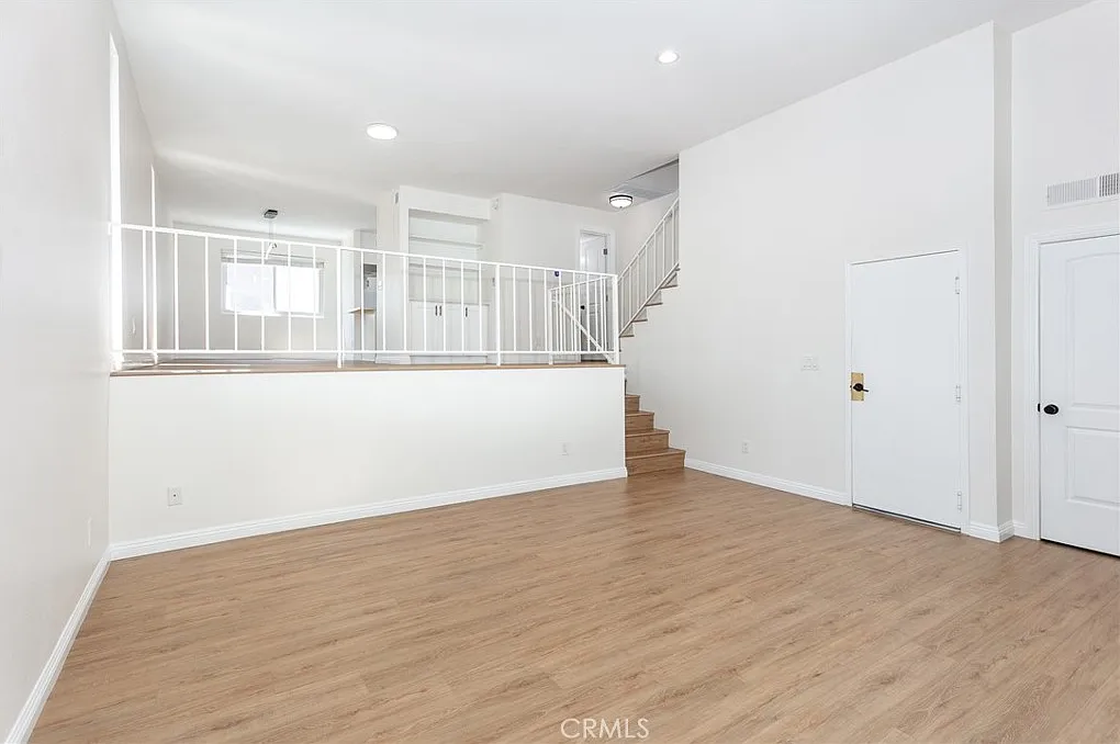 3 bed, 2.5 bath, 1558 sqft, $4,000 — Photo 3