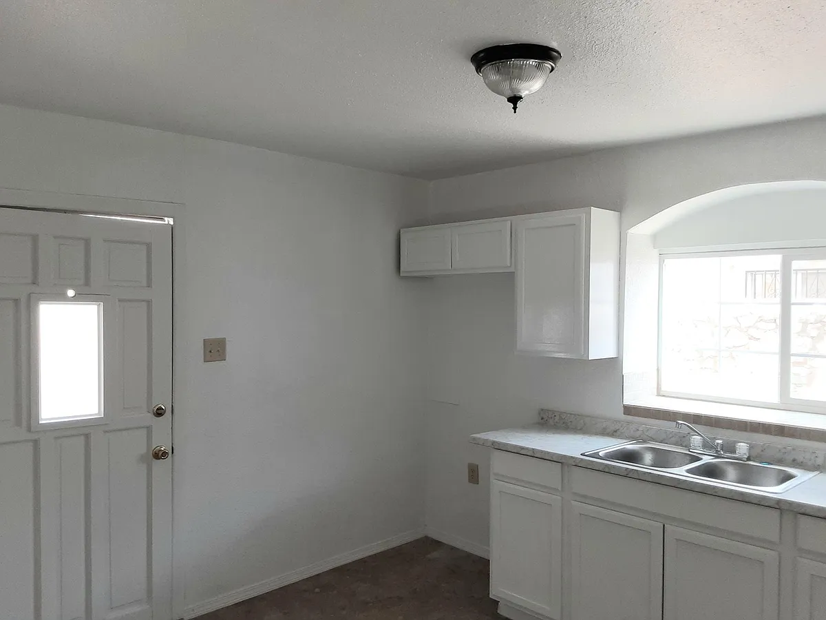 Building Photo - 3818 E San Antonio Ave #A