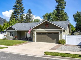 318 Huppert Ln, Sandpoint, ID 83864