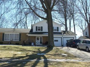 725 Forestridge Dr, Youngstown, OH