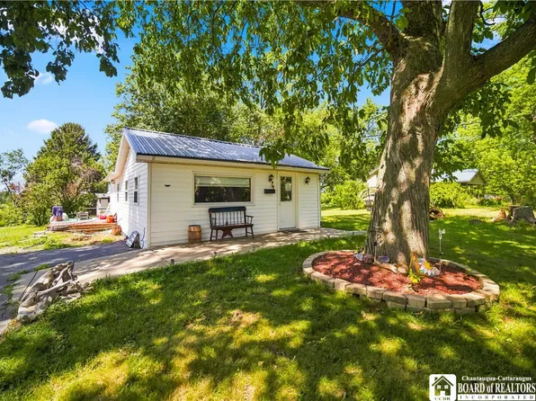 7472 E Main Rd, Westfield, NY 14787