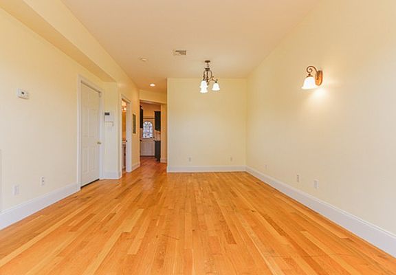 4th image of 68-70 Moseley St #2