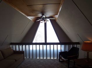 710 S Lake Hendricks Dr, Hendricks, MN 56136