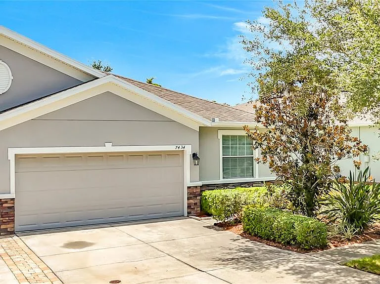 7434 Surrey Pines Dr — Photo 1