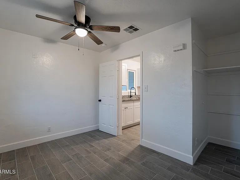 536 W 18th St — Photo 32