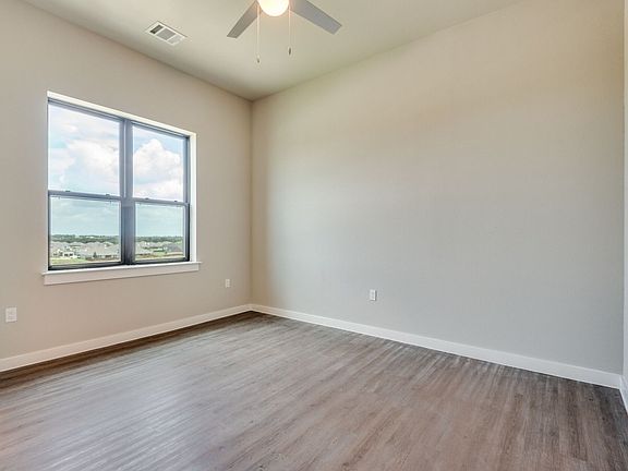 4th image of 600 N Grove Blvd #1430