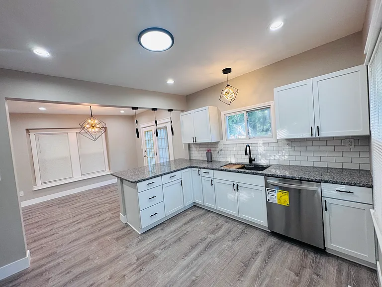 9809 Baltic Rd — Photo 7