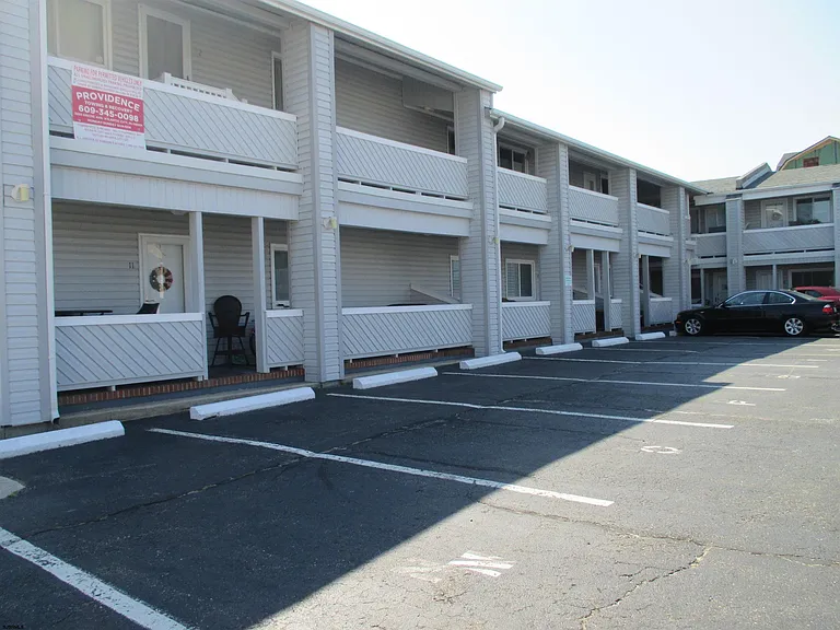 9201 Atlantic Ave #7 — Photo 1