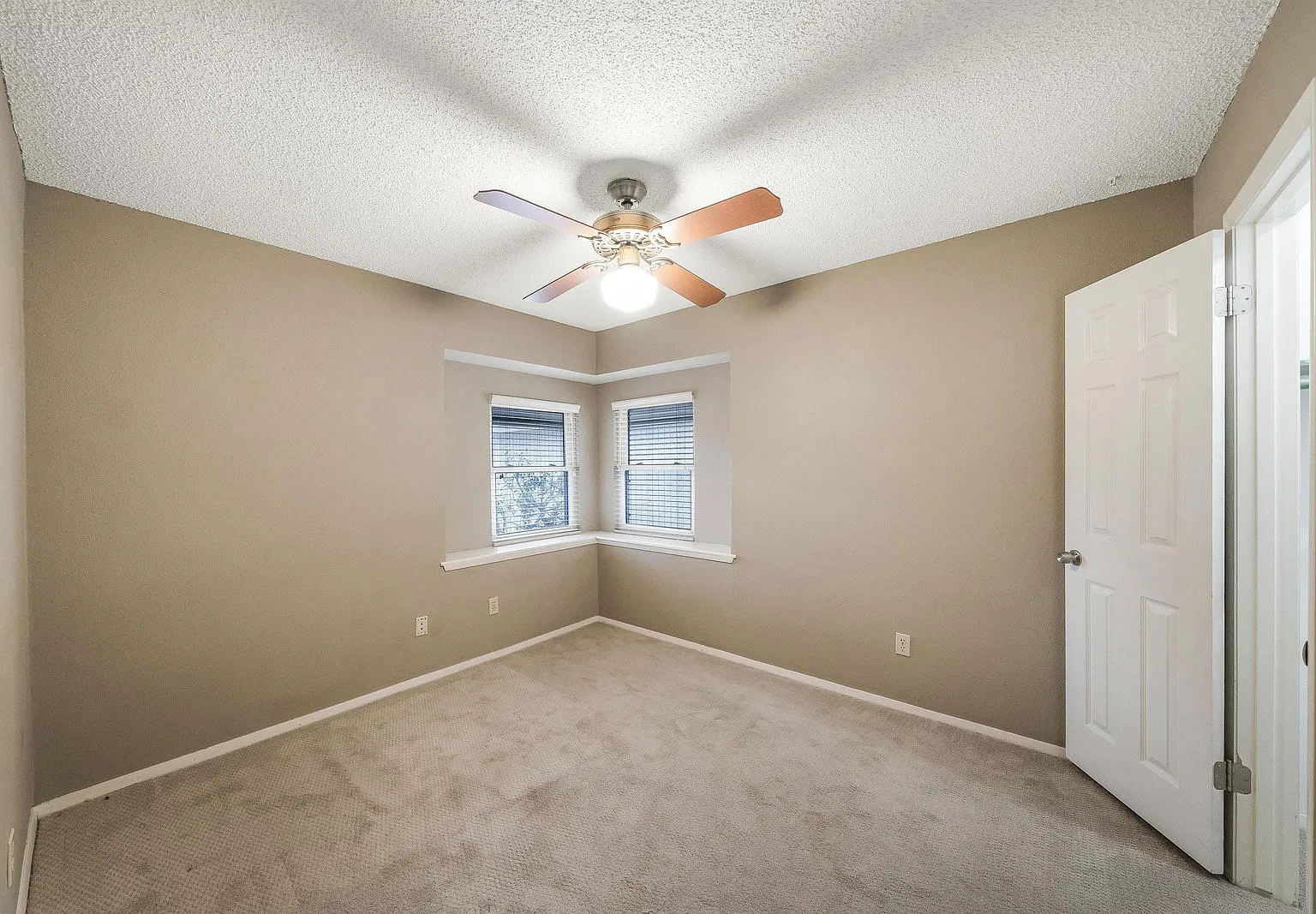 3 bed, 2.0 bath, 1750 sqft, $2,895 — Photo 4