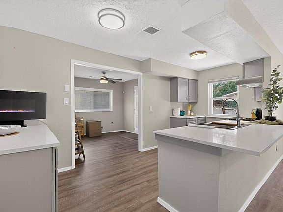 3rd image of 736 Monell Dr NE